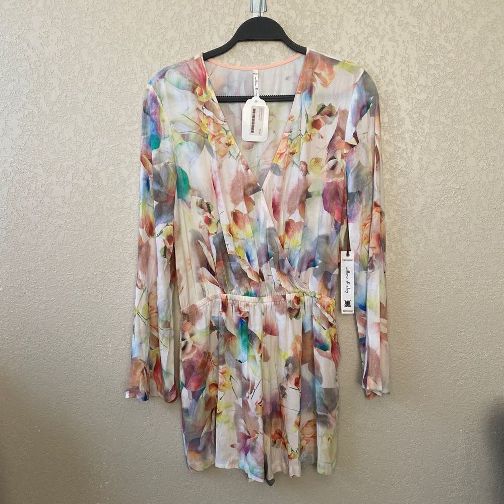 Willow & Clay Floral Slight Bell Sleeve V-Neck Elastized Waist Romper Size Mediu - Picture 3 of 10